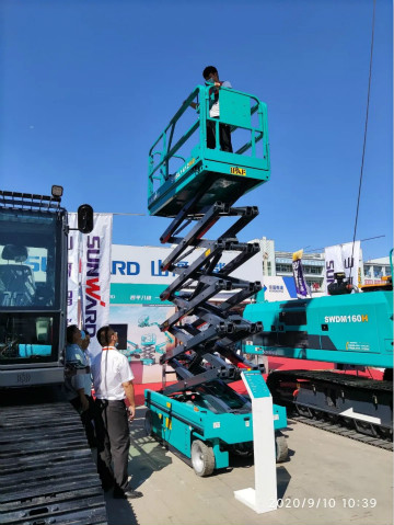 宝运莱智能高空作业设备“吸睛”雄安展