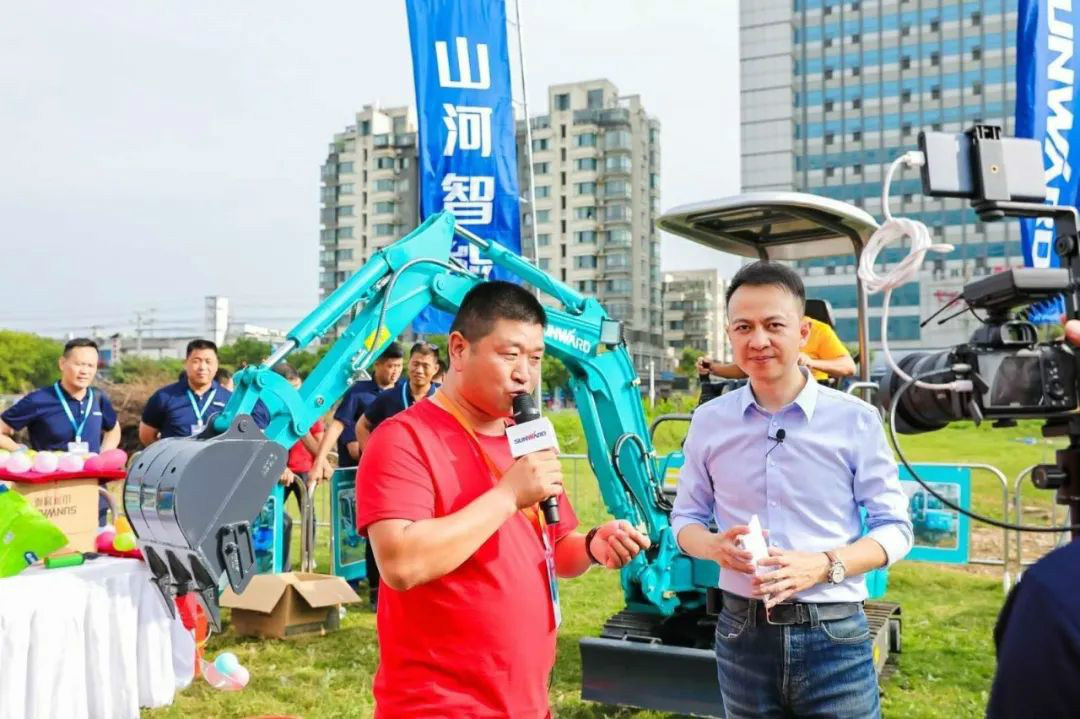 2020全球微挖大会 宝运莱智能精品微挖赢得满堂彩