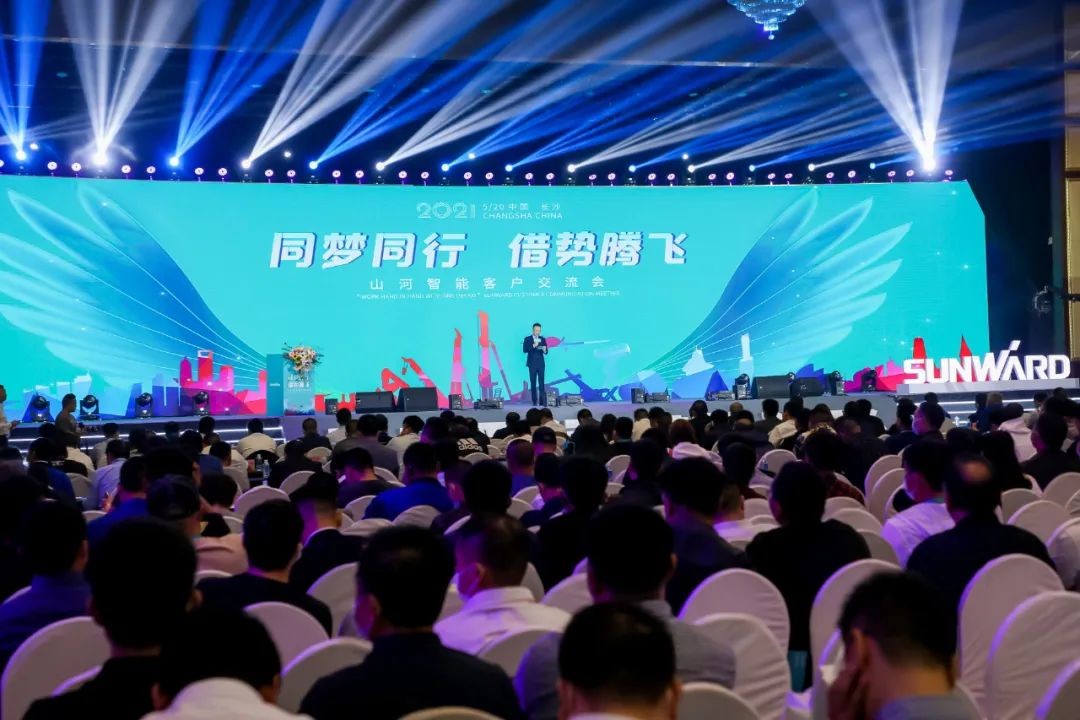 “爆品”出击！宝运莱智能客户交流会签约超8亿元