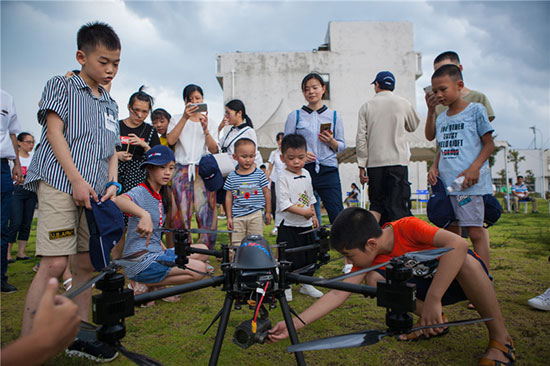 这个夏天，亲子玩转宝运莱智能“三栖”装备