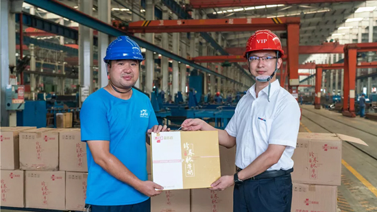 万力集团“送清凉”活动，慰问一线员工