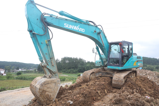 六年六台挖机 邓老板是个“宝运莱迷”