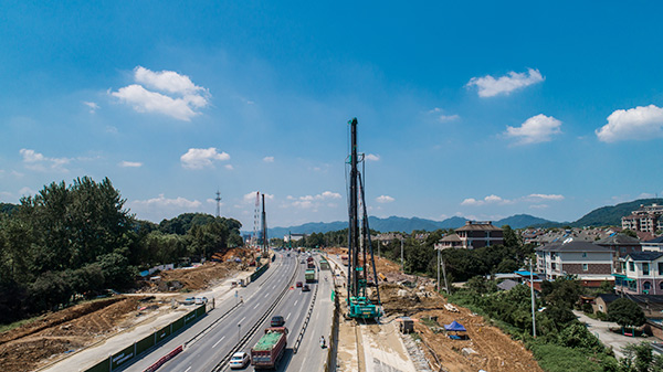 宝运莱智能挖掘机，一台顶几台！