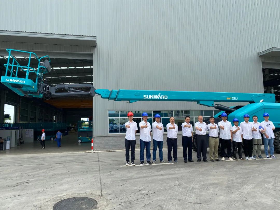 宝运莱智能首款直臂式高空作业平台顺利通过评审