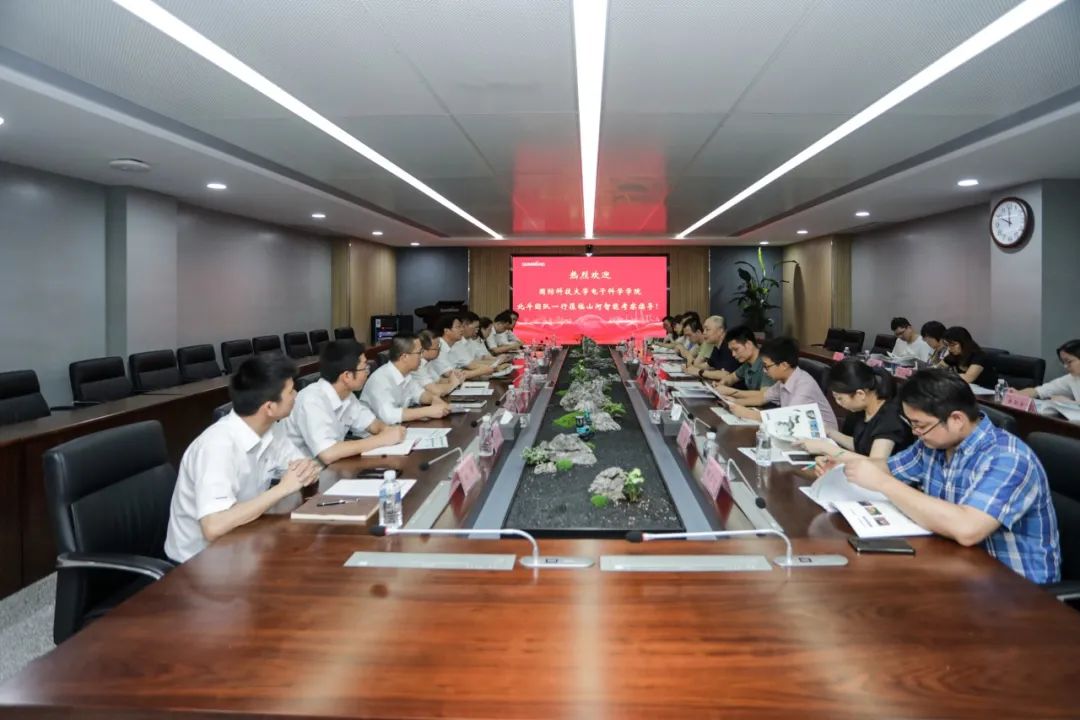 国防科大北斗团队考察宝运莱智能