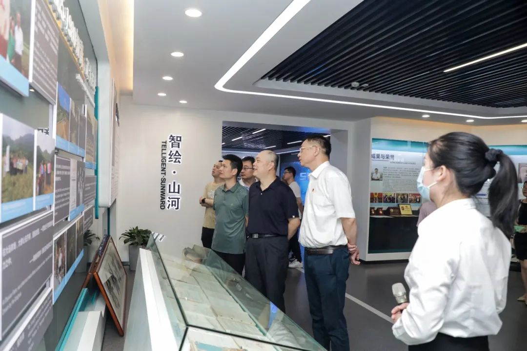 国防科大北斗团队考察宝运莱智能