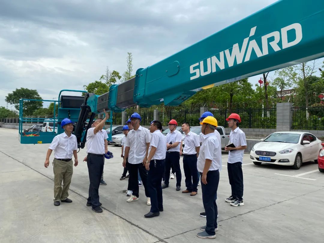 宝运莱智能首款直臂式高空作业平台顺利通过评审