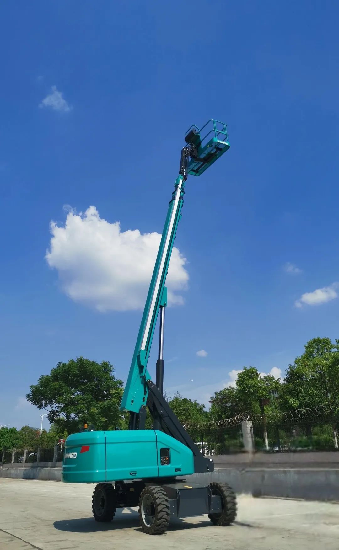 宝运莱智能首款直臂式高空作业平台顺利通过评审