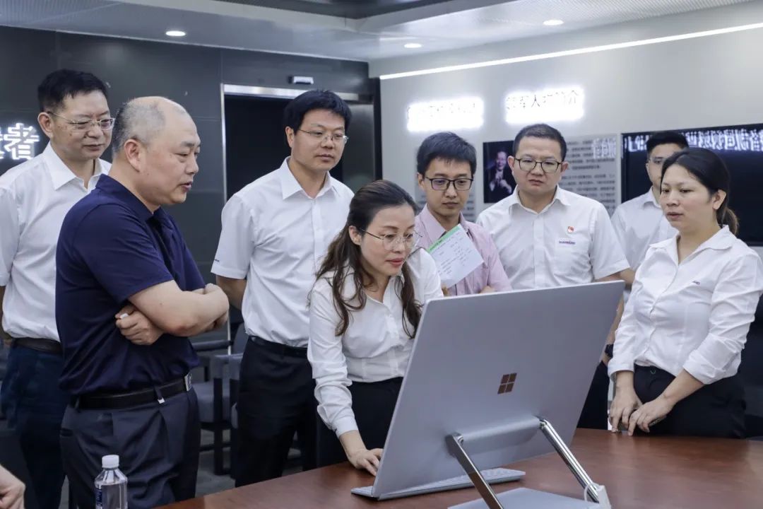 国防科大北斗团队考察宝运莱智能