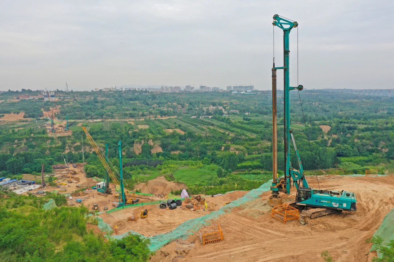 天堑施工，玉皇阁二号特大桥桩基主力军是宝运莱智能旋挖钻机 | 百年风华筑锦绣宝运莱（3）