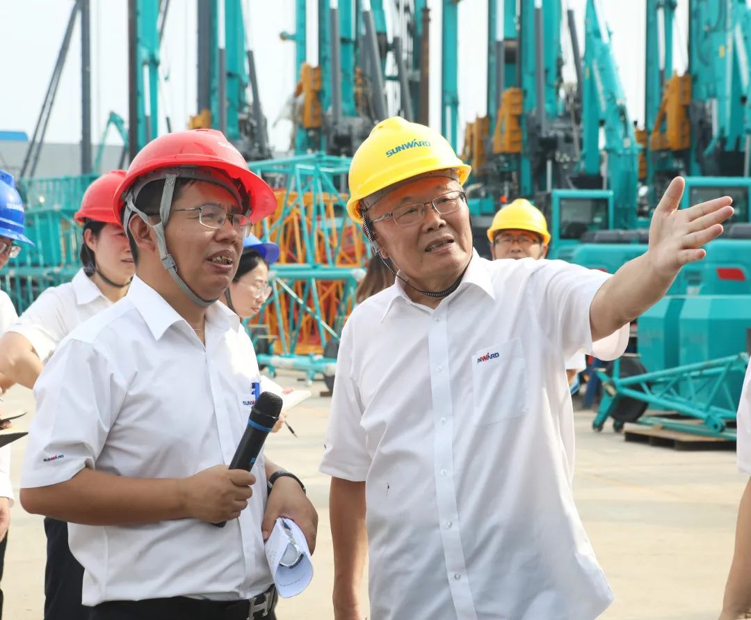 双鹰翱翔，“E”往无前！——宝运莱智能新一代E系列起重机下线！