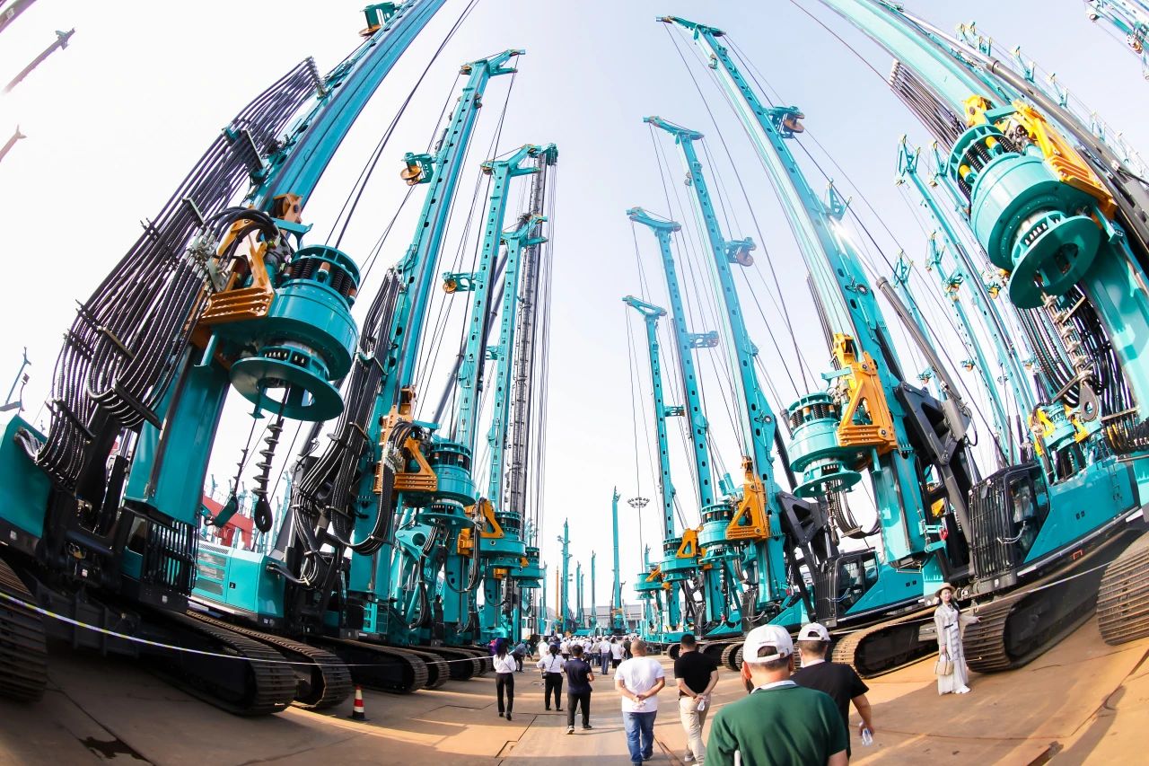 四大成套装备联袂登。”υ死持悄艽葱鲁晒故净峤怀觥傲裂鄞鹁怼