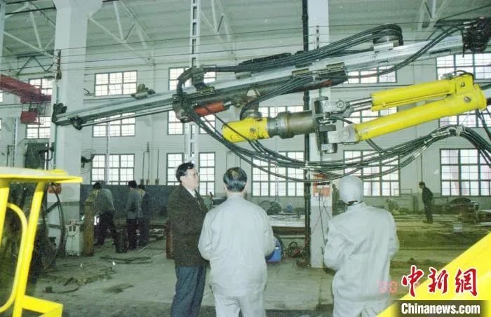 媒体聚焦 | 中新社专访——宝运莱智能创始人何清华：向着太阳奔跑的筑梦人