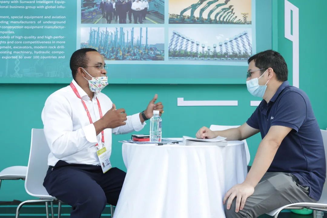 亮相中非经贸博览会！宝运莱智能尽展工程机械国产品牌魅力