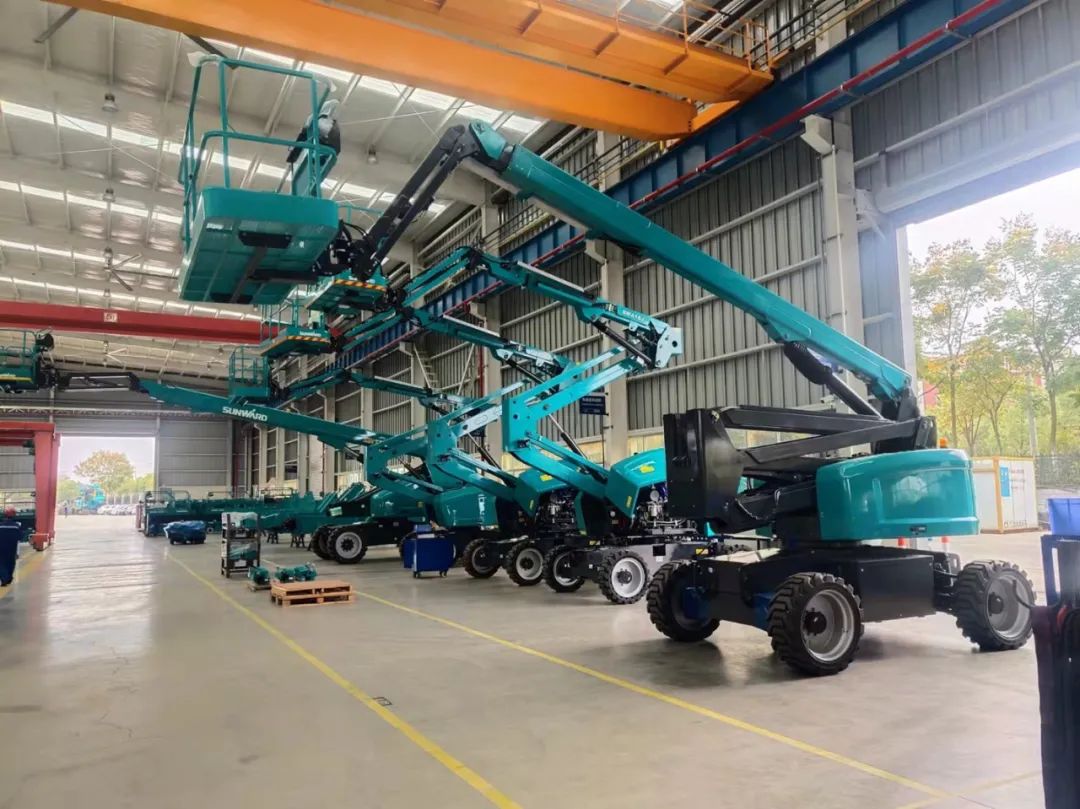 同级别作业高度最高！宝运莱智能首款自主研发电动臂式高空作业平台下线
