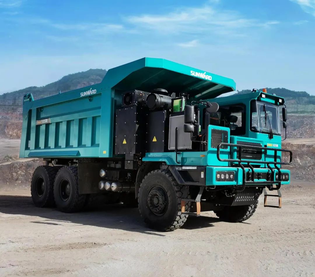 新能源，长续航！宝运莱智能首台LNG增程式宽体矿卡下线交付