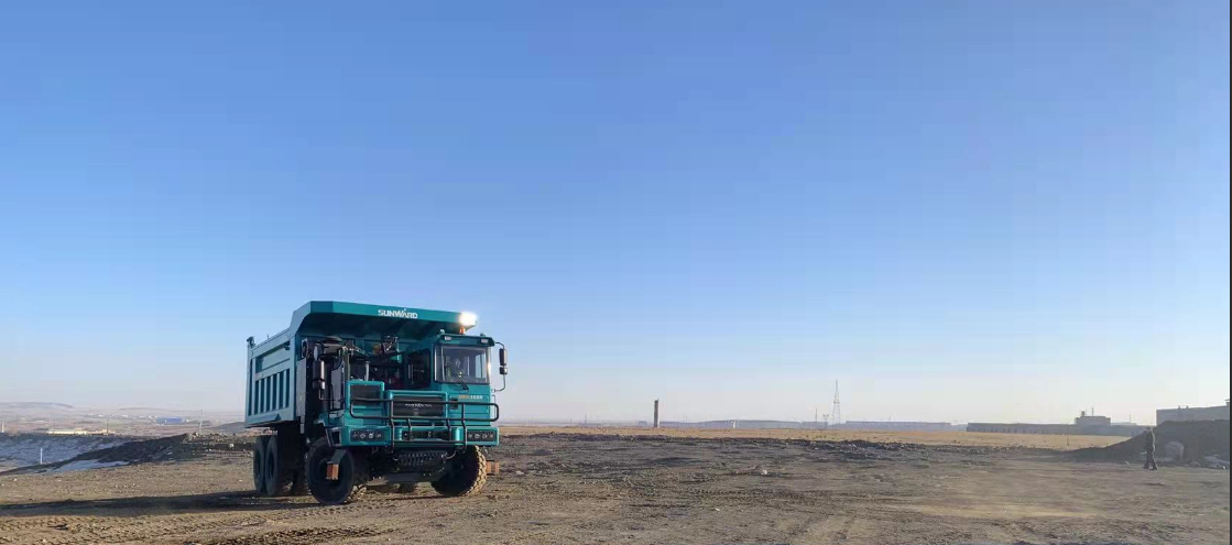 新能源，长续航！宝运莱智能首台LNG增程式宽体矿卡下线交付