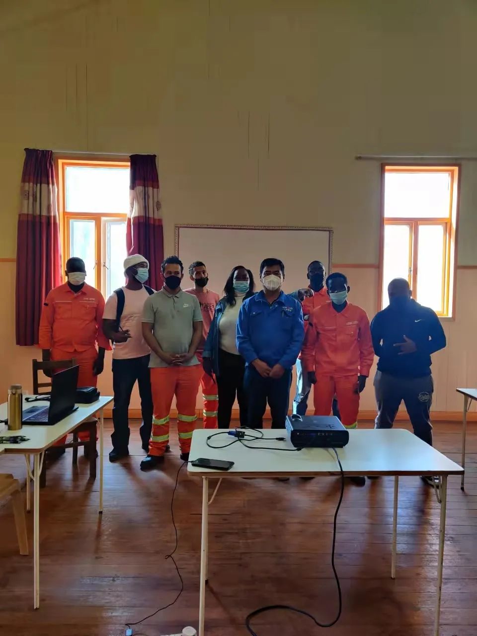 疫情当下，逆行非洲——宝运莱智能凿岩设备团队海外服务纪实