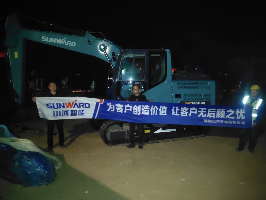 冲、冲、冲！带您感受宝运莱智能挖掘机火热交机时刻