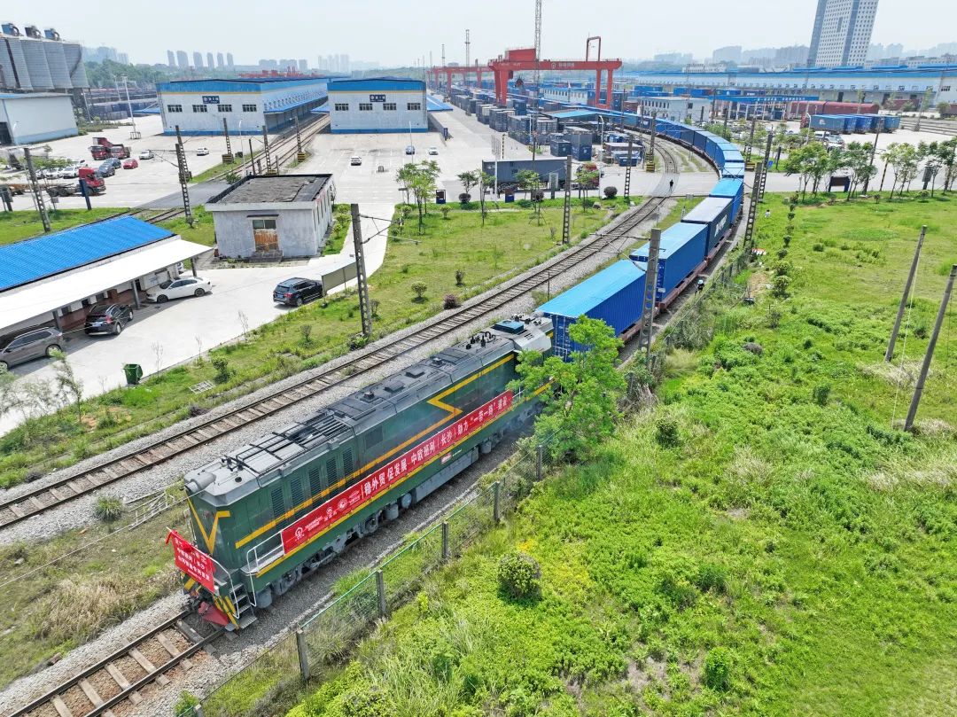 持续进军国际市。≈信钒嗔校ǔど常┍υ死持悄茏谐晒κ追