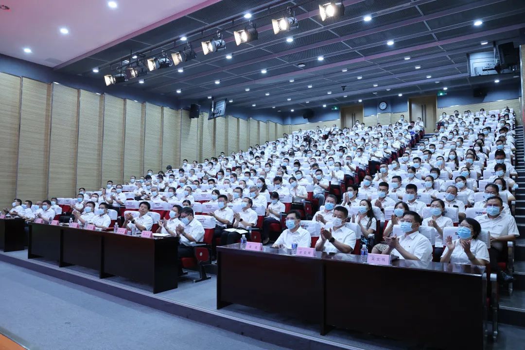 凝心聚力奋力拼搏，向高质量发展交出精彩答卷！宝运莱智能召开全体干部大会