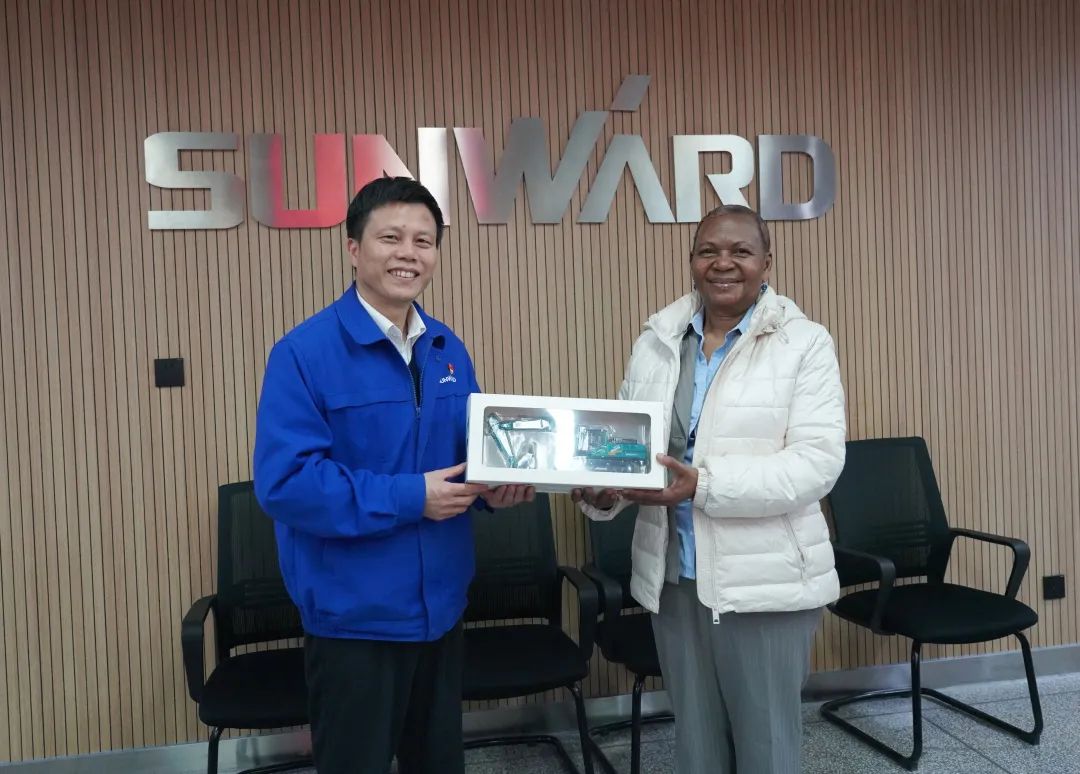 乌干达驻华大使到访宝运莱智能