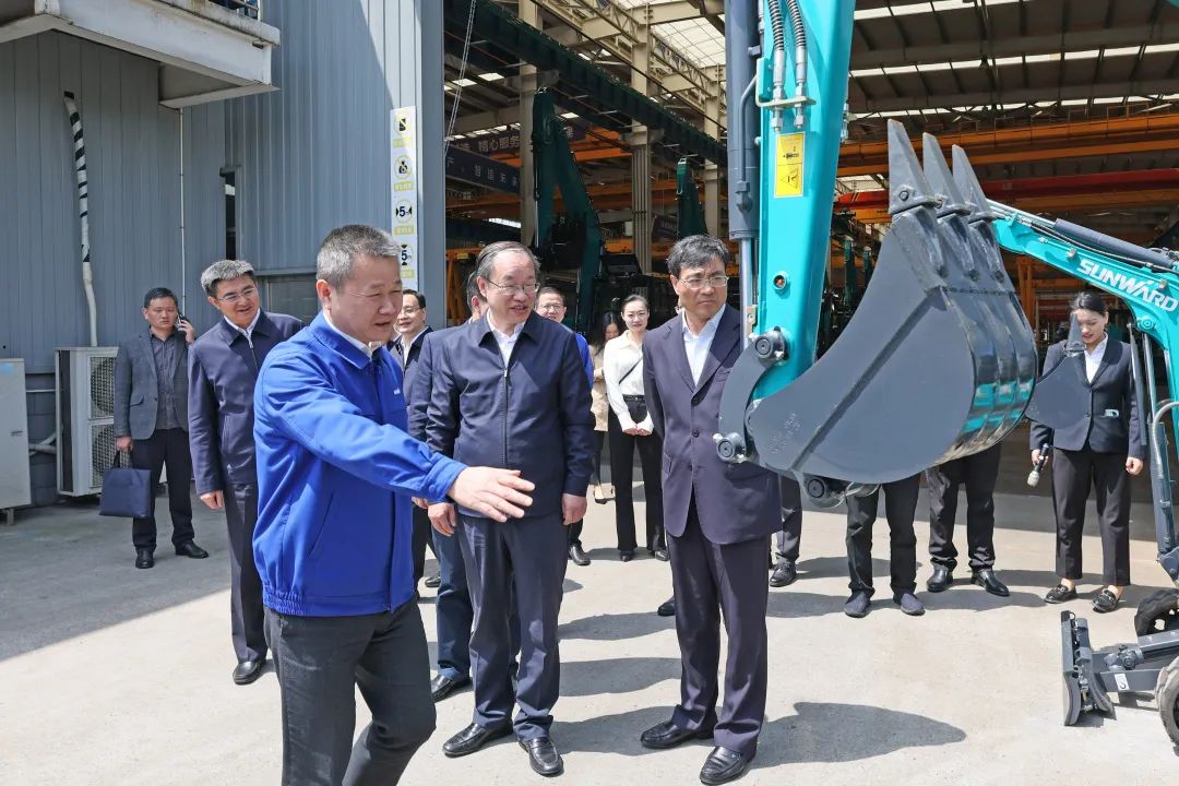 人社部党组成员、副部长俞家栋考察调研宝运莱智能