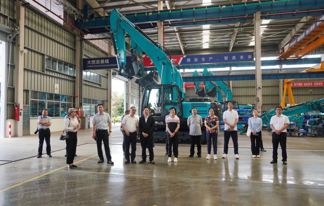 太原市政协主席操学诚调研宝运莱智能