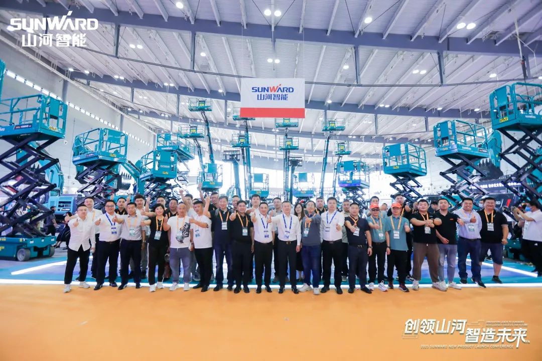 聚焦电动化、智能化！宝运莱智能全系列高空机械产品亮相长沙展