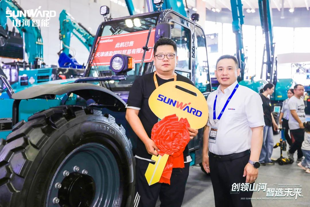 聚焦电动化、智能化！宝运莱智能全系列高空机械产品亮相长沙展