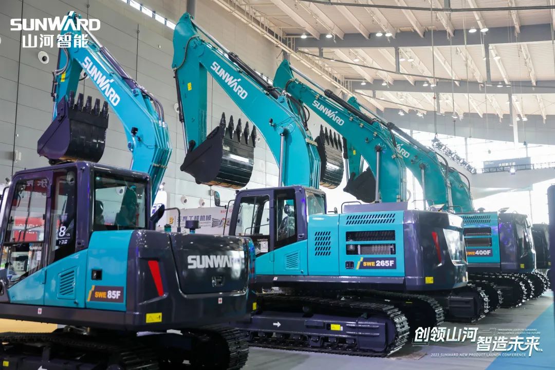 精品出击、互动不断！宝运莱智能F系列挖掘机闪耀长沙展