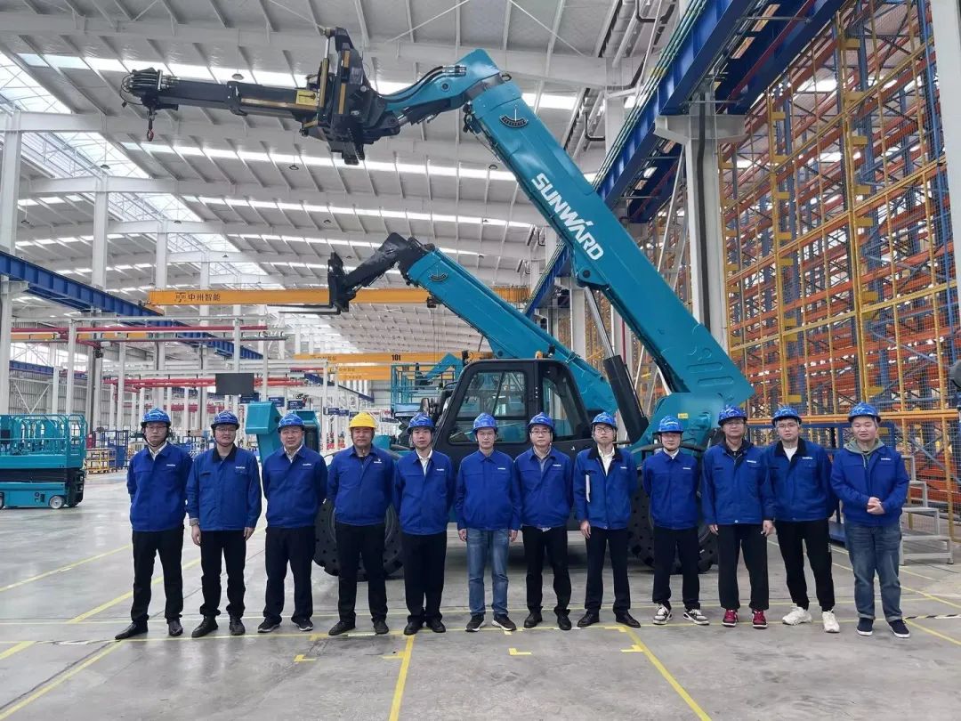 独家定制！宝运莱智能油缸更换机器人顺利下线