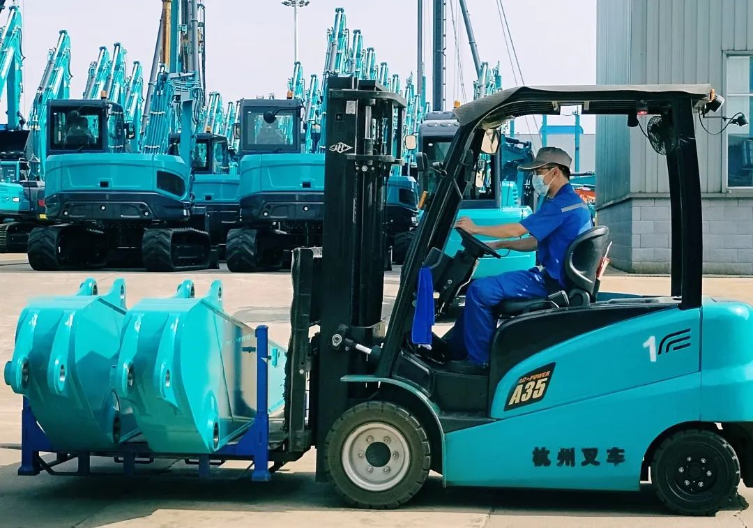 劳动光荣，创造伟大！记录那些平凡且伟大的劳动瞬间