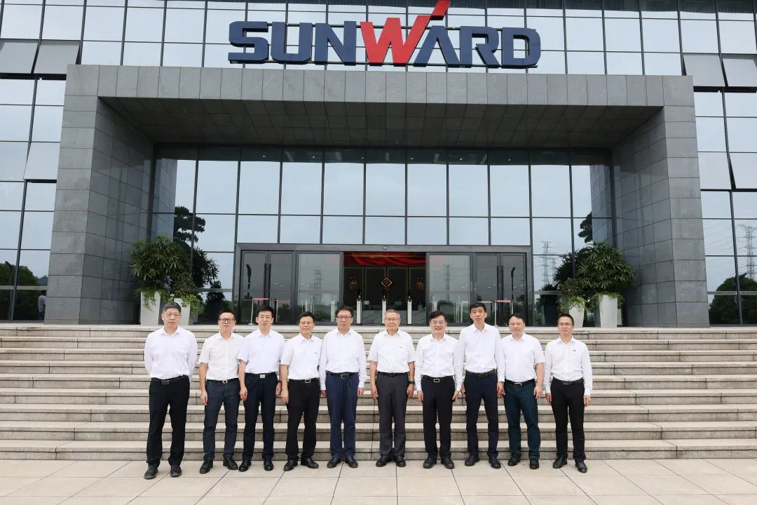 中国联通集团副总经理梁宝俊到访宝运莱智能