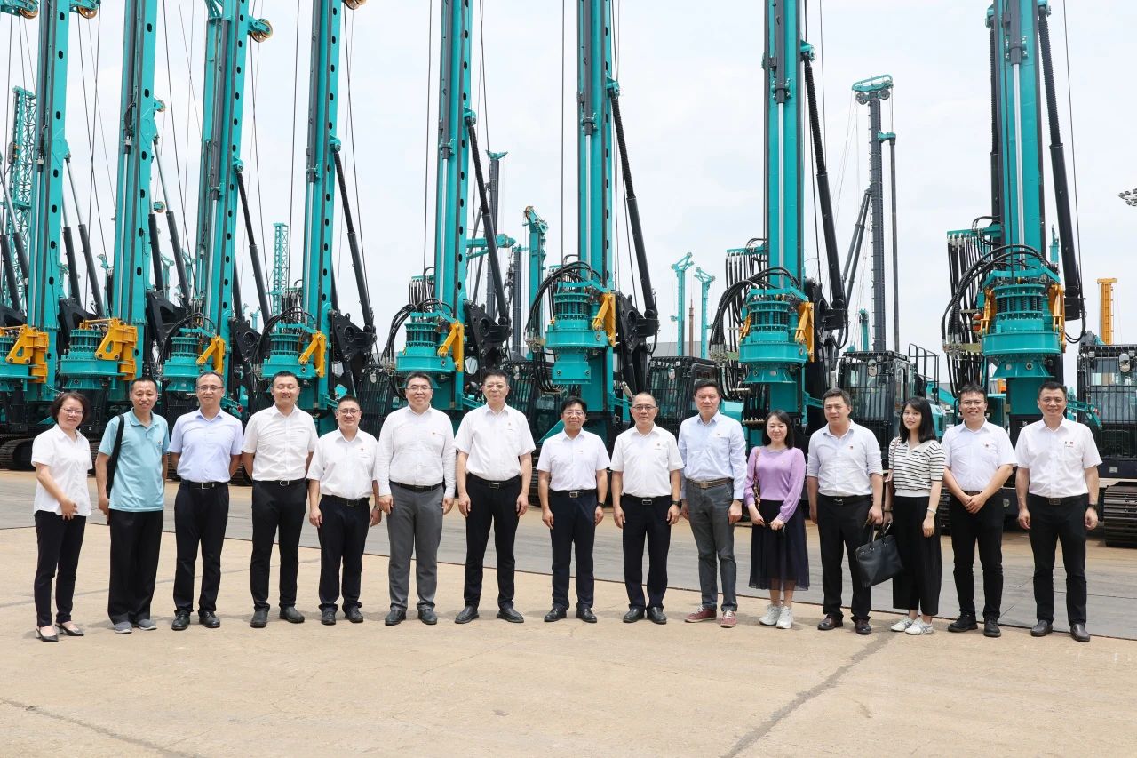 中国进出口银行总行党委委员、副行长李钧一行调研宝运莱智能