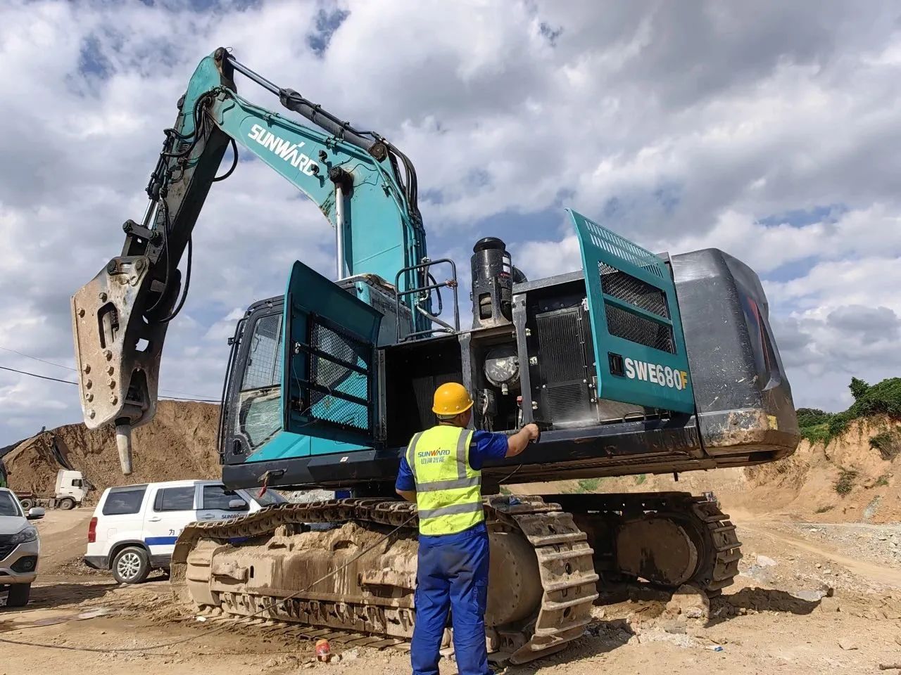 步履不停，服务不止！宝运莱智能挖掘机服务万里行火热进行中