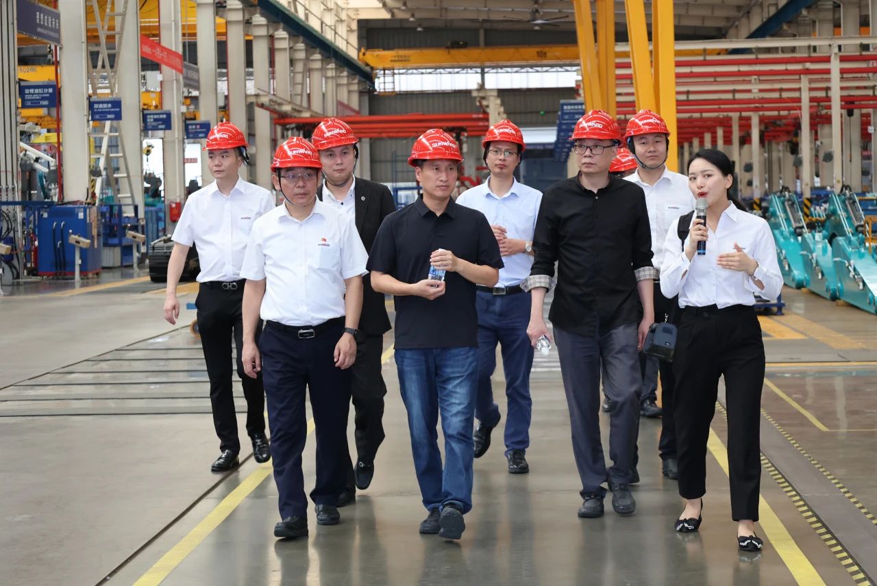 永青科技集团董事长胡晓东带队到访宝运莱智能
