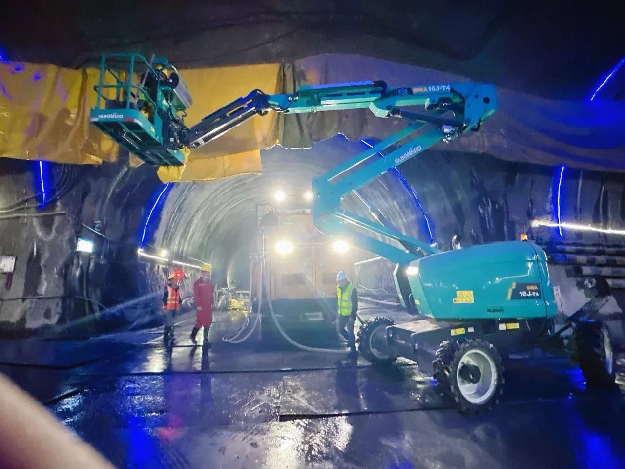 不惧高海拔挑战！宝运莱智能高空机械实力助建川藏铁路