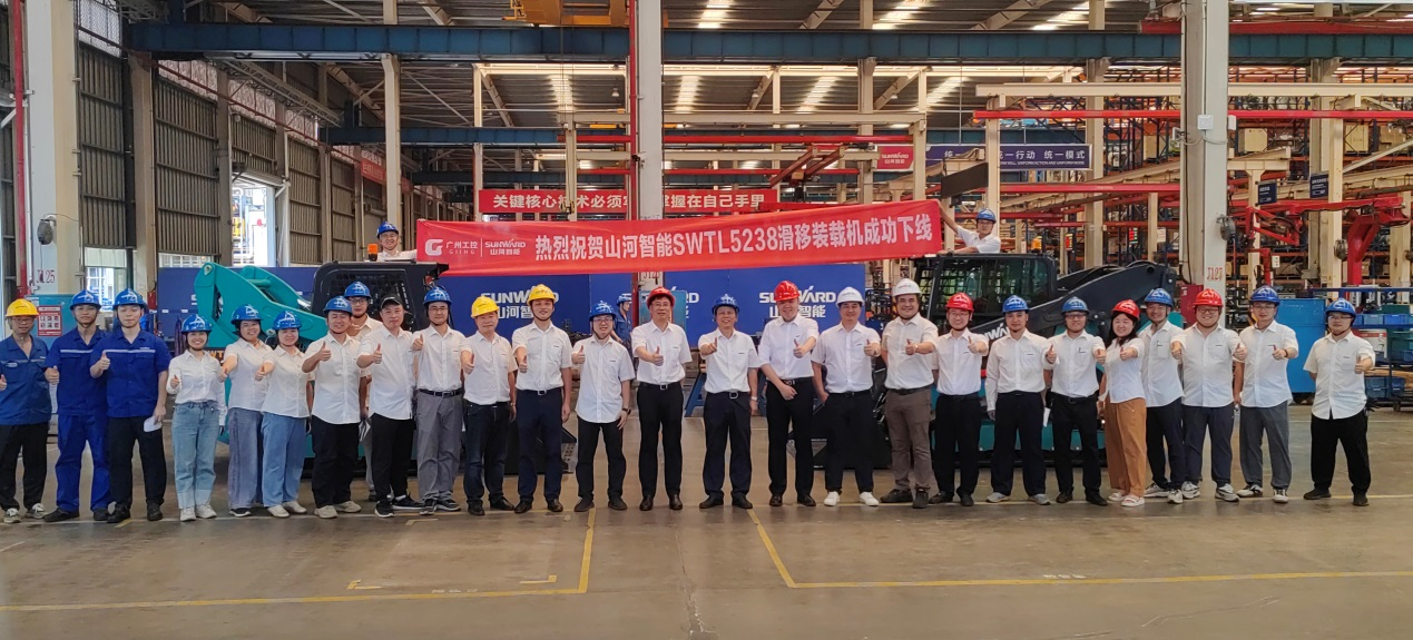 大马力、高性能、高配置！您要的履带式滑移装载机下线啦！