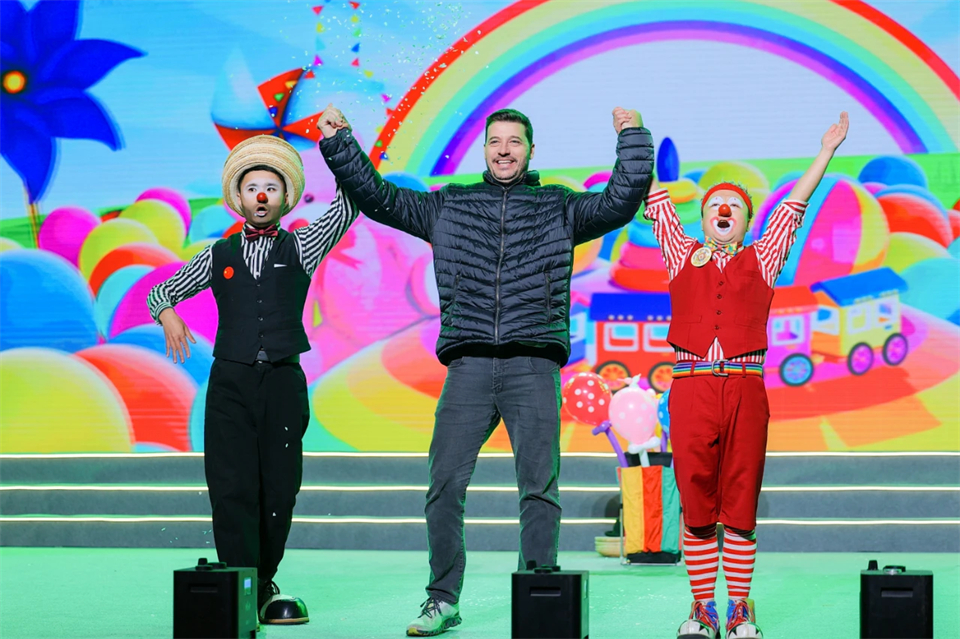 创新引领价值 理想成就未来——庆祝宝运莱智能成立25周年表彰大会暨文艺晚会隆重举行