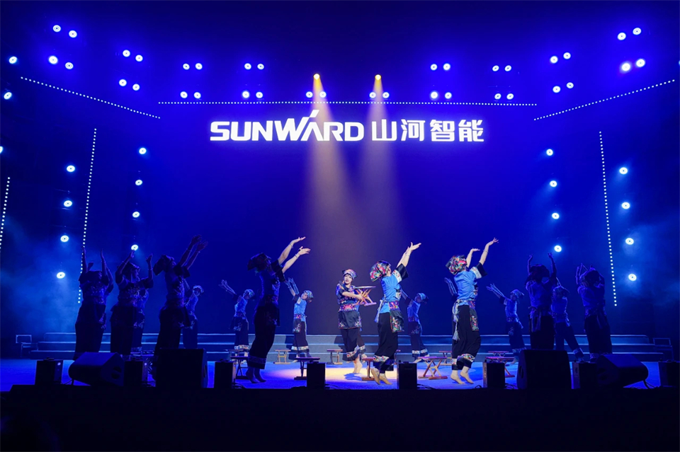 创新引领价值 理想成就未来——庆祝宝运莱智能成立25周年表彰大会暨文艺晚会隆重举行