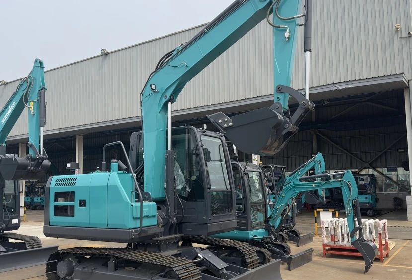 聚焦市场需求，宝运莱智能三款精品工程液压挖掘机成功下线