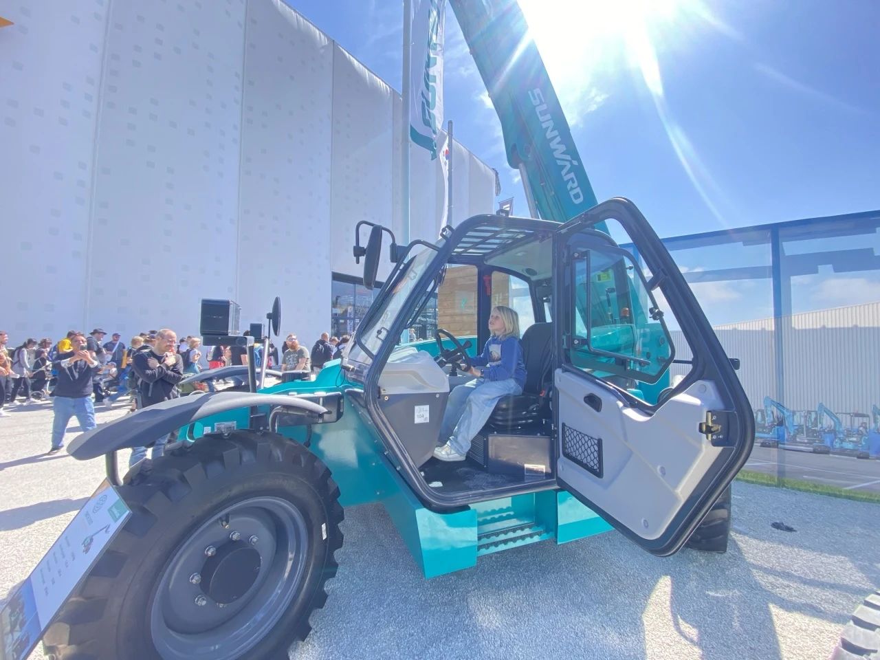 宝运莱智能高空机械闪耀Bauma 2025！ 新能源技术与创新产品获全球瞩目