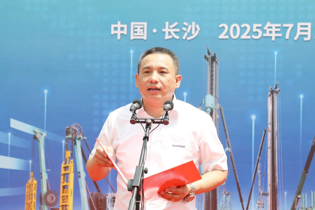 “破纪录王者”再出征！宝运莱智能SWDM800旋挖钻机成功交机