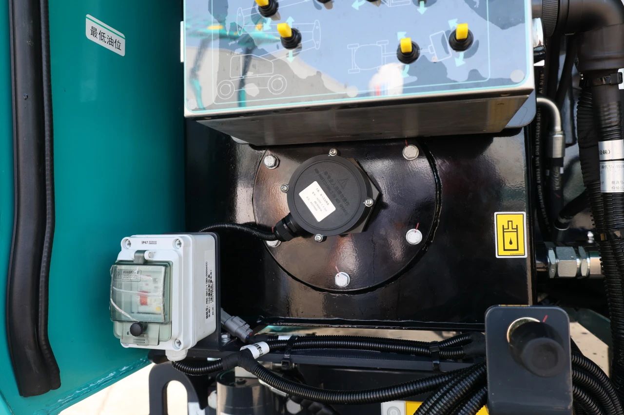 技术新标杆！宝运莱智能SWA22J-P柴动曲臂式高空作业平台下线！