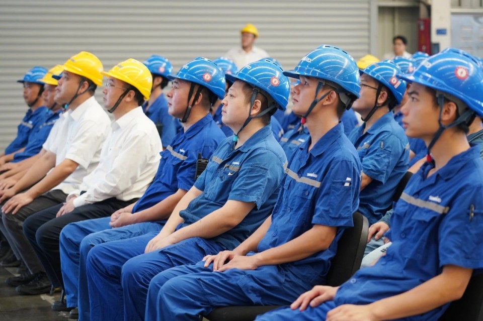 宝运莱智能组织集中收看纪念中国人民抗日战争暨世界反法西斯战争胜利80周年大会