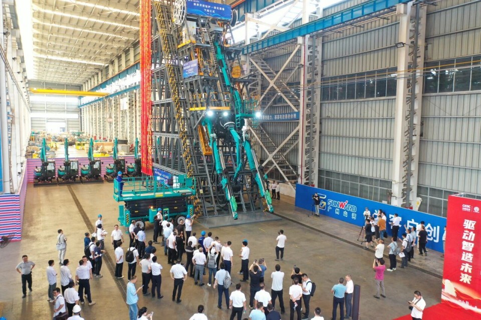 斜井开挖钻护一体化装备成功下线，实现地下工程装备重大突破