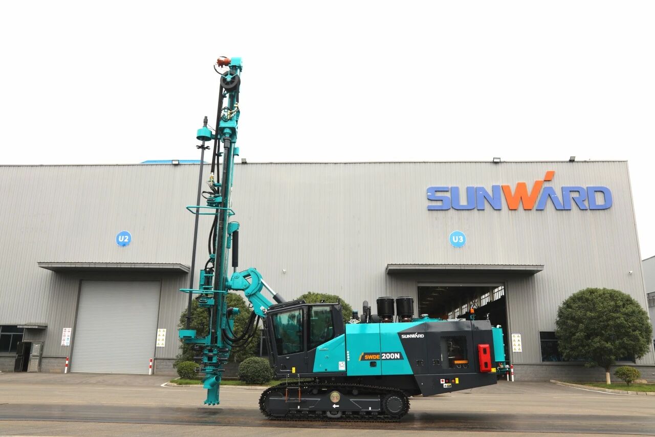 挑战高海拔高寒工况，宝运莱智能臂式潜孔钻机登陆南美市场