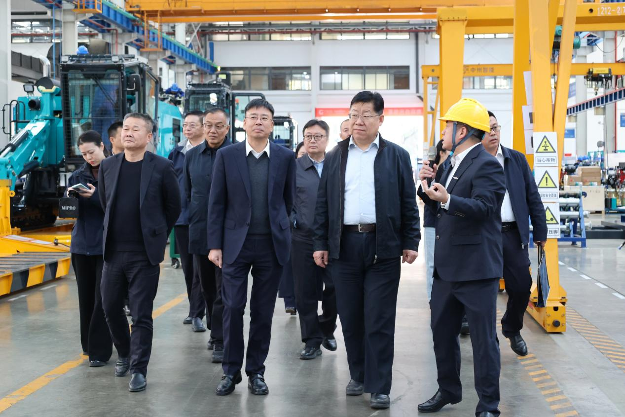 新矿投资集团党委书记、董事长王漠到访宝运莱智能